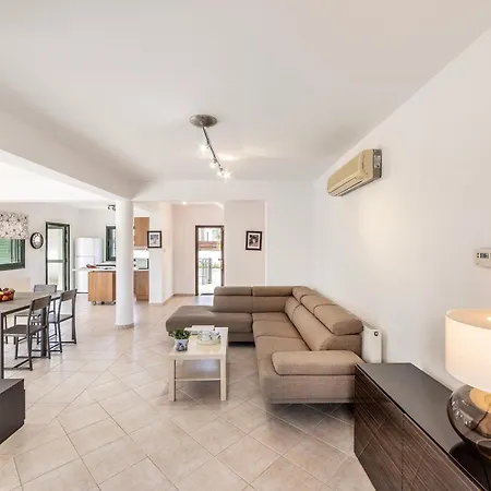 Eftihia Holiday home *