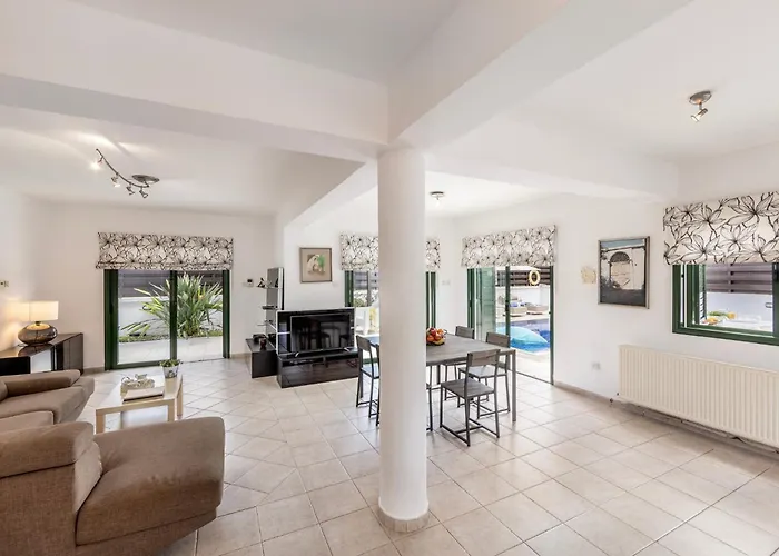 Eftihia בית נופש *