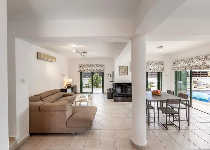 Eftihia * פרוטאראס