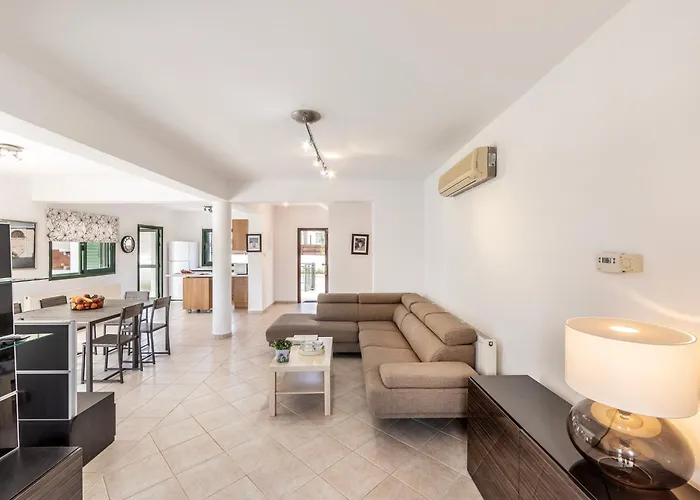 Eftihia בית נופש *